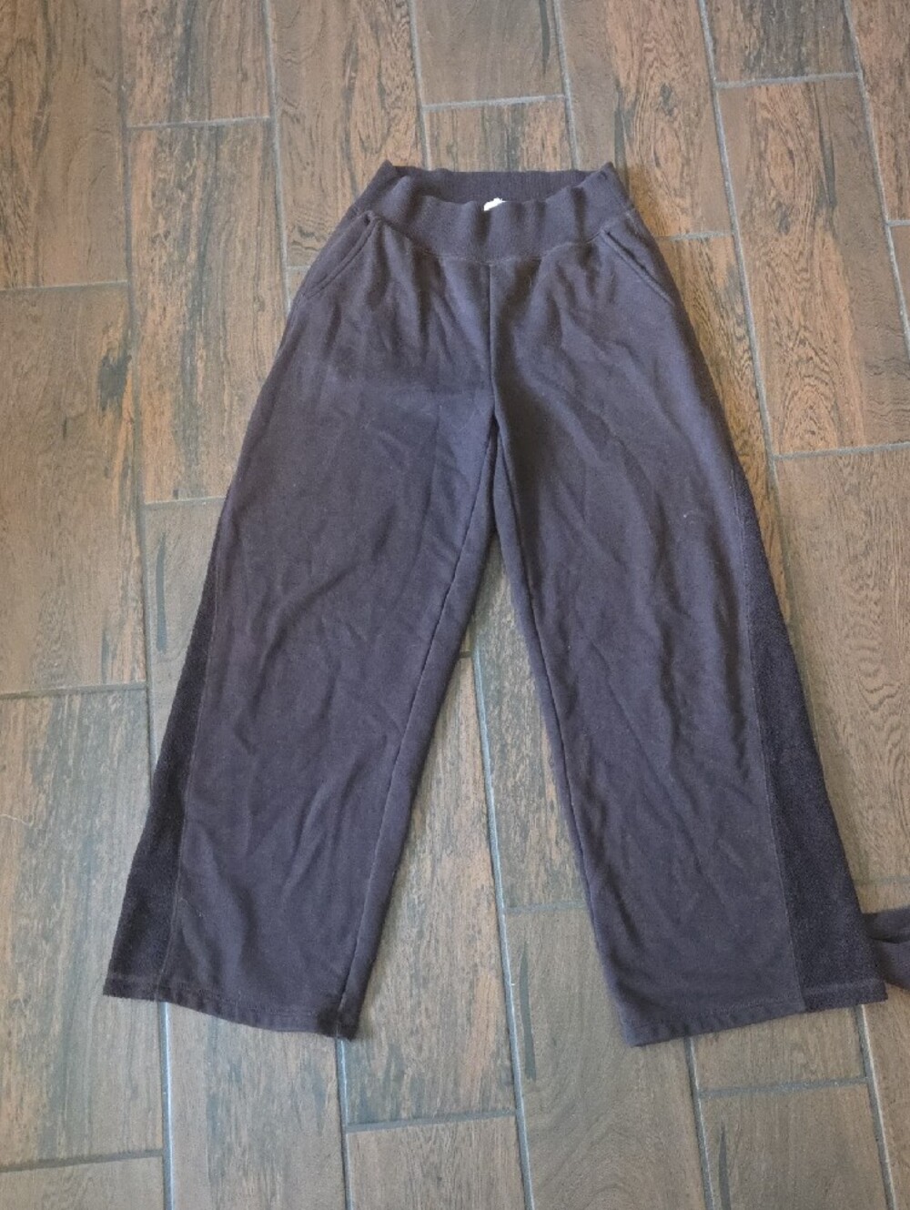 aerie Wide-Leg Lounge Pants in Dark Brown. Medium Top. Small Bottoms. - Picture 2 of 4